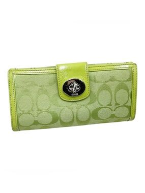 🆕{Coach} Lime Green Signature Penelope Turnlock Y2K Wallet